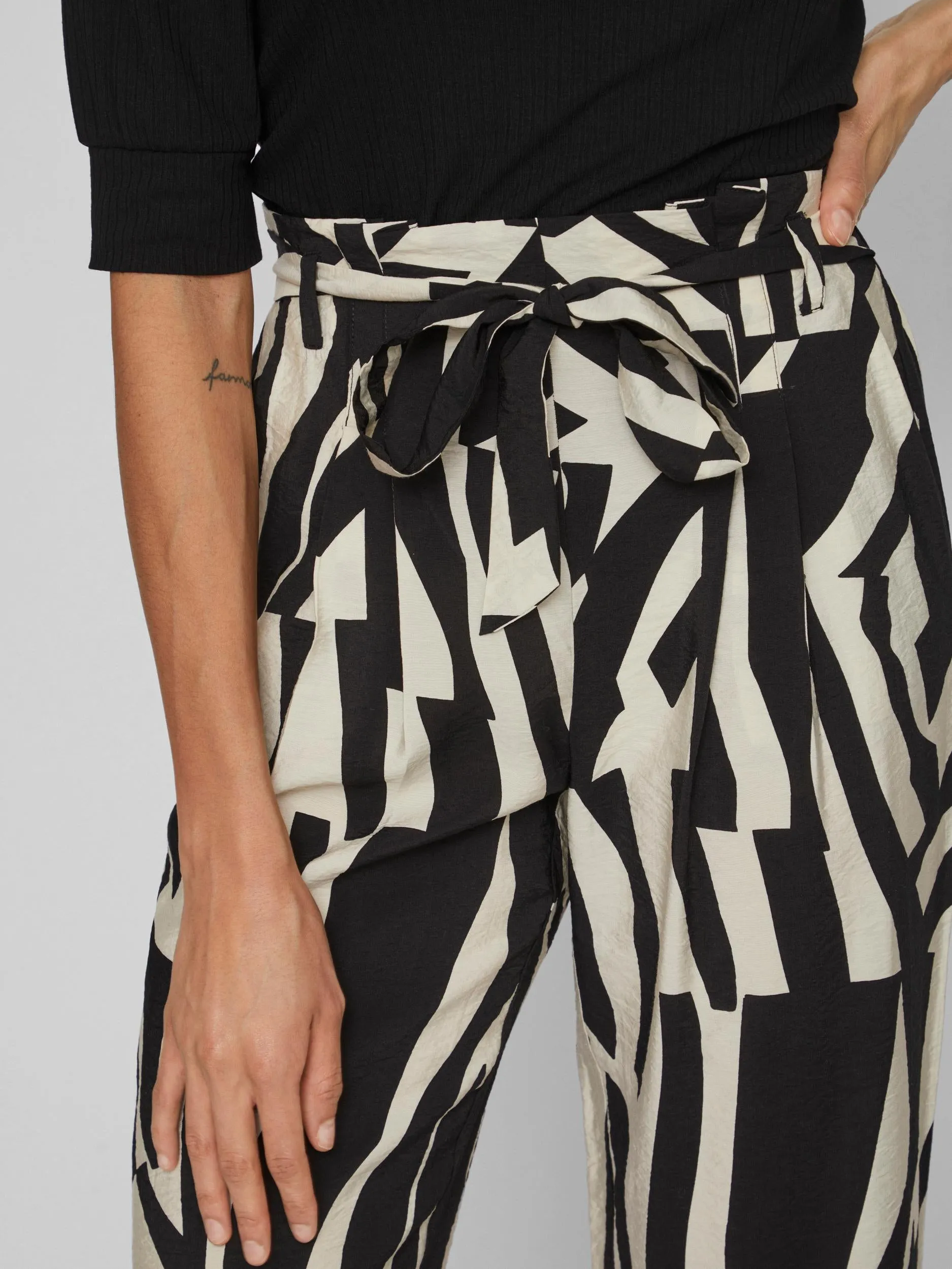 UMA PAPERBAG PANTS (BLACK/BIRCH)